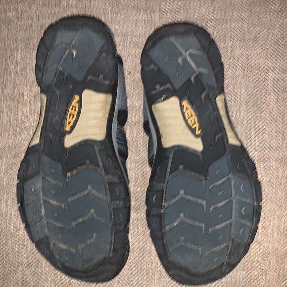 Excellent Preowned Condition Keen Waterproof Sandals Size 11.5 very nice. - Picture 4 of 8